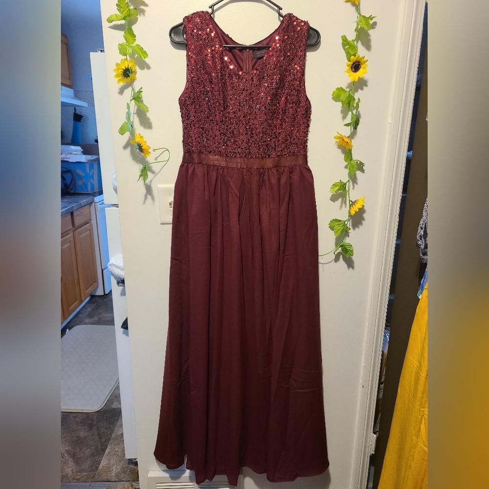 Nwt Dress Tells Medium Burgundy sequin Formal Dress